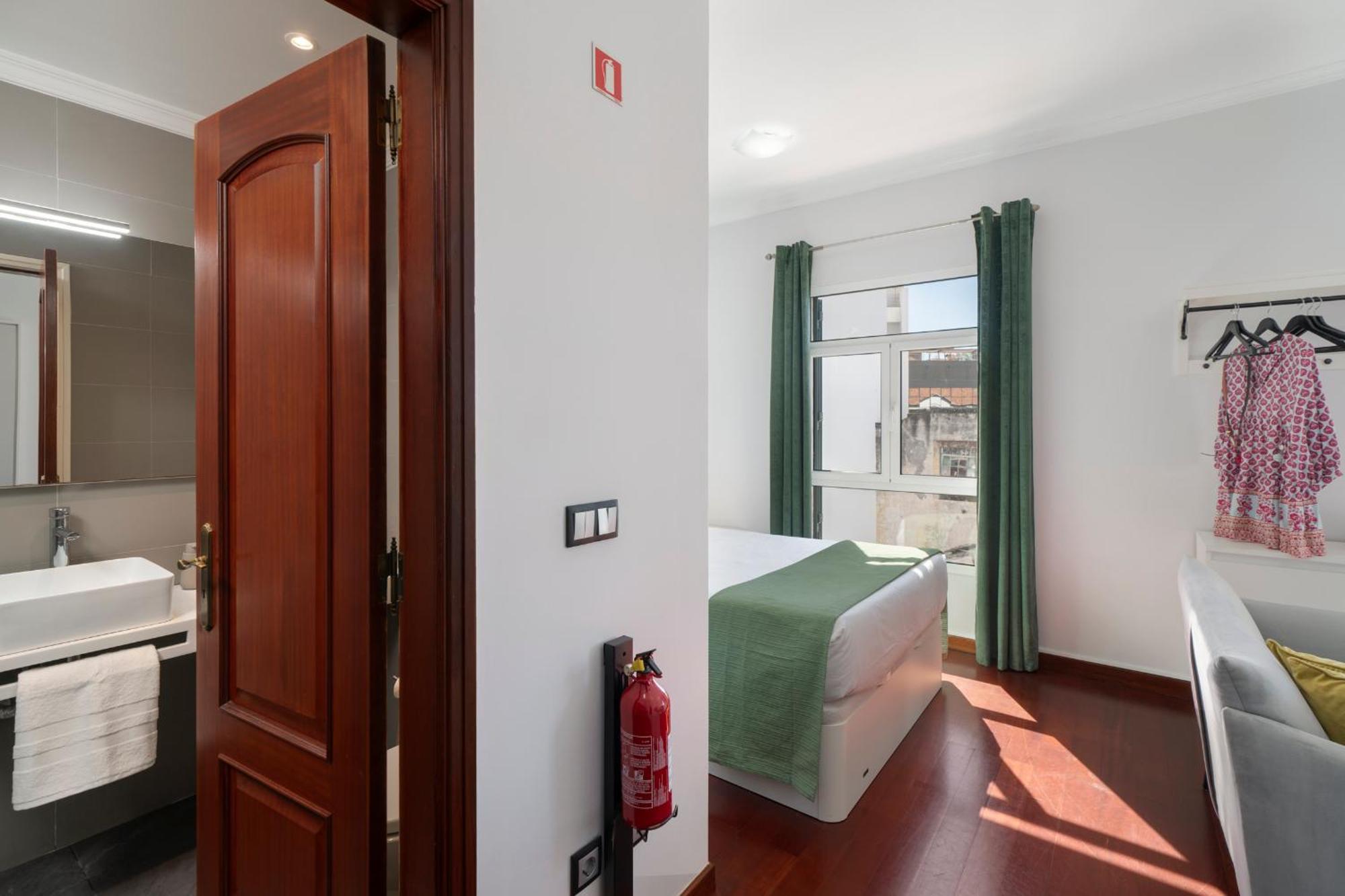 Apartamento Do Carmo By An Island Apart Funchal  Bagian luar foto